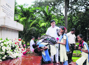Schoolchildren pay homage to freedom fighters at August Kranti Maidan in Mumbai on Friday
