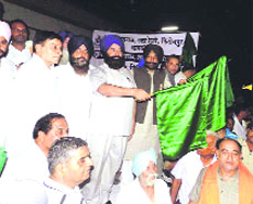 Sher Singh Ghubaya, MP, former MP Jagmeet Brar and MLA Parminder Singh Pinki flag off the Intercity Express at the Ferozepur Railway Station on Friday. 