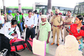 Ahead of the Independence Day, the police conducts surprise checking at the bus stand in Bathinda on Saturday. 