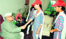 Governor Aziz Qureshi meets schoolchildren from Rajouri district of Jammu and Kashmir in Dehradun on Saturday