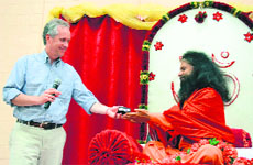 Swami Chidanand being handed over symbolic keys of Louisville city by Mayor Greg Fisher in Kentucky recently.