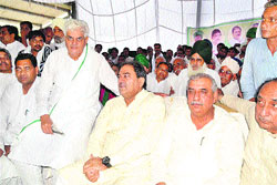 MLA Abhay Singh Chautala (2nd from right), state INLD president Ashok Arora and MLA Ram Pal Majra at a public meeting at Kalayat (Kaithal) on Sunday. 