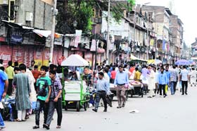 People throng a roadside market at the Lal Chowk in Srinagar on Sunday