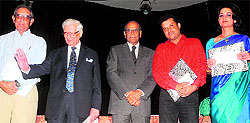 Anand Bhatia, former Foreign Secretary MK Rasgotra, former Foreign Secretary and National Security Advisory Board chairman Shyam Saran with Prem Bhatia Award winners Jaideep Hardikar and Shalini Singh at the Prem Bhatia Memorial Lecture in New Delhi on Sunday