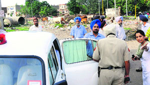 Deputy Commissioner Tejinder Pal Singh takes stock of cleanliness near a garbage dumping site at the Sector 70/71 dividing road in Mohali on Monday. 