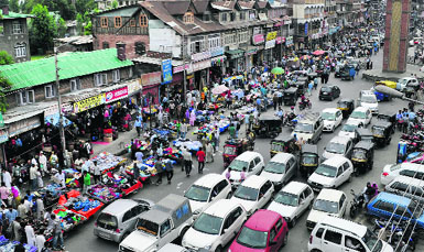 Vehicles jostle for space at the Ghanta Ghar in Srinagar on Monday. 