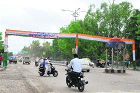 A welcome arch has come up in the city to commemorate Independence Day