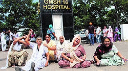 Relatives of the deceased woman hold a protest at the GMSH, Sector 16, Chandigarh, on Tuesday