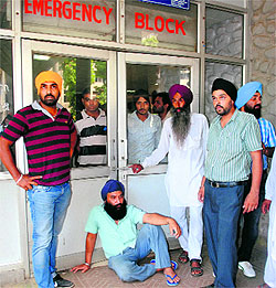 Her family members block the entry to the Emergency block