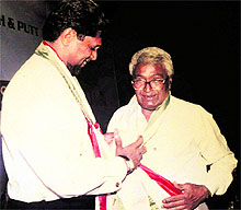 DP Azad with Kapil Dev