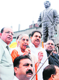 Vice-president of the Punjab Pradesh Congress Committee Om Parksh Soni and former minister Laxmi Kanta Chawla pay tributes to Madan Lal Dhingra on his martyrdom day in Amritsar on Saturday. Photo: Vishal Kumar