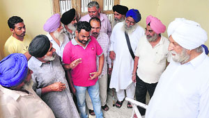 Punjab farmers protest being dispossessed of land by the Gujarat Government, in Delhi. 