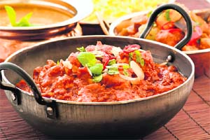 Avoid eating rich, oil and spicy food during rains