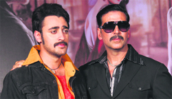 Imran Khan and (R) Akshay Kumar