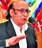 Poet Nida Fazli at the UT Guesthouse in Chandigarh on Sunday