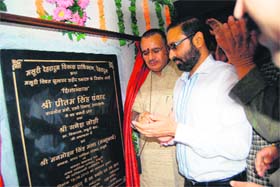 Preetam Singh Panwar, Uttarakhand Urban Development Minister lays the stone for upgrading the Shaheed Sthal at Mussoorie on Sunday