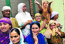 Relatives mourn the death of Dr Jalal during his funeral procession at Tulsibagh in Srinagar on Sunday