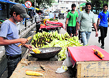 A vendor sells corns at the Residency Road in Srinagar on Sunday