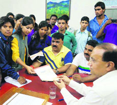 Swati Negi, a students union leader, submits a memorandum of demands to the Principal, DAV (PG) College, in Dehradun on Monday. 