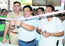 SP Shiv Charan inaugurates CCTV cameras with DSP Shamsher Singh Dahiya on his right and Satyvan Chauhan on his left at Bhuna. 