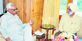 Governor NN Vohra with JU VC MPS Ishar at Raj Bhawan in Srinagar