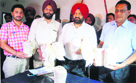 State Special Operation Cell officials with the heroin seized in Amritsar on August 15.