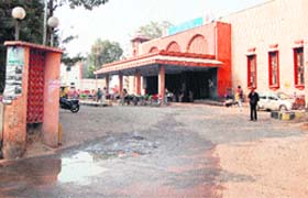 A road near the Amritsar railway station that is in a bad shape