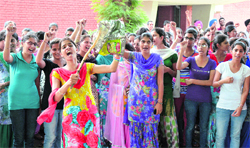 Students of Punjab Agricultural University hold a protest in Ludhiana on Wednesday. Photo: Inderjeet Verma 