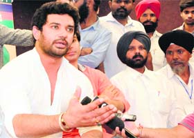 Chirag Paswan addresses the mediapersons at a public meeting in Amritsar on Thursday
