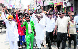 Members of the General Samaj Party hold protest against the Municipal Corporation in Bathinda on Thursday