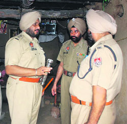 SSP Ravcharan Singh Brar (left) inquires about the murder in Uria Basti near Guru Nanak Dev Thermal Plant in Bathinda on Friday. 