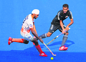 India's Gurmail Singh, left, and Oman's Al-Saadi Salah Nasser Ahmad battle for the ball on Saturday.