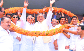 Chief Minister Vijay Bahuguna and Assembly Speaker Govind Singh Kunjwal, along with other senior Congress leaders, at a public rally in the Salam area in Almora on Sunday.
