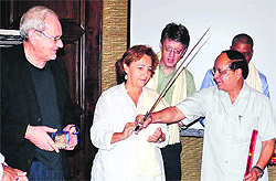 Mayor Bakshi Ram Arora (right) welcomes World Banks South Asia region Vice-President Philippe Le Houerou (left) and his wife in Amritsar on Sunday