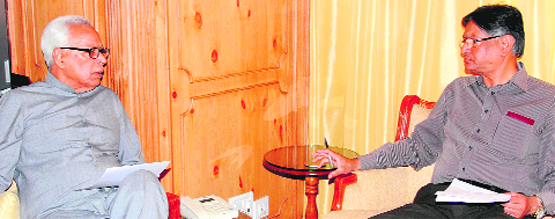 Governor NN Vohra with Vice-Chancellor of the University of Kashmir Talat Ahmad at Raj Bhawan in Srinagar on Monday. A Tribune photograph 