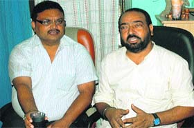 Kewal Dhaliwal (right) addresses mediapersons in Amritsar