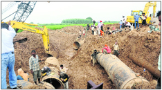 Repair work under way on pipelines at Gharuan near Kharar on Wednesday.