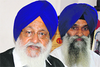 Shiromani Gurdwara Parbandhak Committee president Avtar Singh Makkar addresses mediapersons in Ludhiana on Wednesday. Photo: Inderjeet Verma