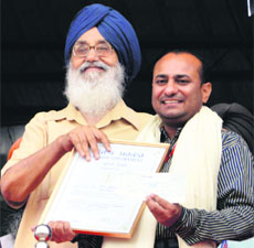 Ninder Ghugianvi getting state award from Chief Minister Parkash Singh Badal.