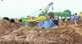 Repair work under way on water pipelines at Gharuan in Kharar.