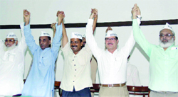 Muslim leaders, along with Aam Aadmi Party convenor Arvind Kejriwal, during a press conference in New Delhi on Thursday. Tribune photo:Manas Ranjan Bhui