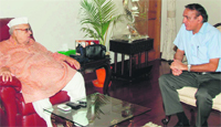 Former Director General of the ICFRE VK Bahuguna with Governor Aziz Qureshi at Raj Bhavan in Dehradun on Thursday. A Tribune photograph