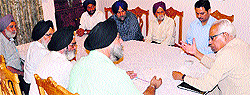 Governor NN Vohra with members of the All Parties Sikh Coordination Committee in Srinagar on Thursday
