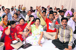 Employees of the State Bank of Patiala stage a dharna outside the zonal branch in Bathinda on Friday. Photo: Bhupinder Dhillon