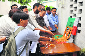 Members of the Uttarakhand Kranti Dal ( Aeri group) pay tributes to Vipin Tripathi, a senior party leader, on his 10th death anniversary in Dehradun on Friday. 