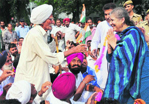General secretary and AICC in charge of Jammu and Kashmir Ambika Soni meets a delegation from a border area in Jammu on Friday. 