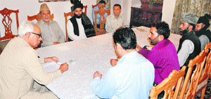 Governor NN Vohra with members of the Gujjar community in Srinagar on Friday.