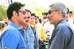 Ajay Devgn & Prakash Jha (R) in Satyagraha