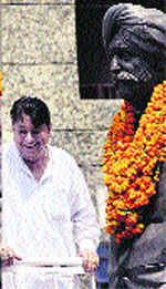 Seemingly making a mockery of a solemn event, District Congress chief Arun Walia is seen laughing while garlanding the statue of slain CM Beant Singh on his death anniversary in Jalandhar on Saturday.