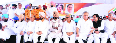 (From left) PPCC chief Partap Singh Bajwa, Congress leaders Lal Singh, Ch Jagjit Singh, Kuljit Nagra and Jagmeet Brar, Haryana Chief Minister Bhupinder Singh Hooda, Union Minister Jairam Ramesh, AICC general secretary Shakeel Ahmed and CLP leader Sunil Jakhar at former CM Beant Singhs martyrdom day function in Chandigarh on Saturday. 